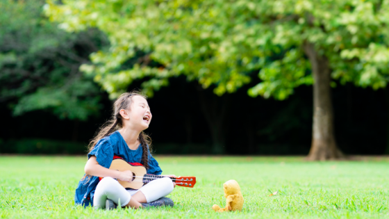 little girl playing ukulele | ukulele lessons for kids | ukulele teacher
